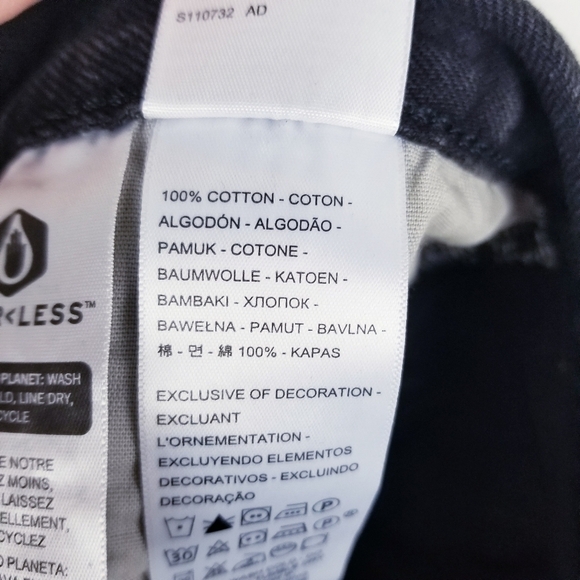 Levi's 501 Distressed Black Button Fly Denim Jean Shorts NWT size 33 - Picture 9 of 9